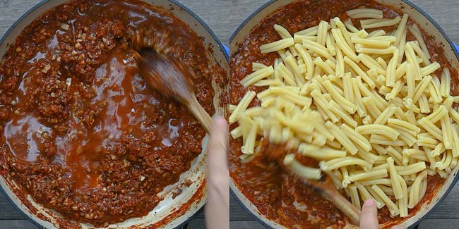 mixing pasta with the sauce