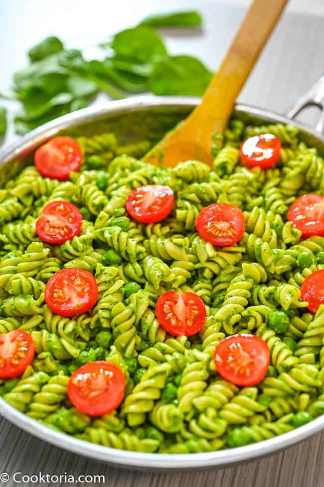 Pasta with Spinach Sauce