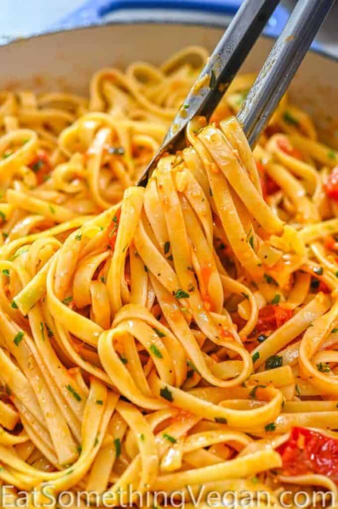 fettuccine in tomato salad