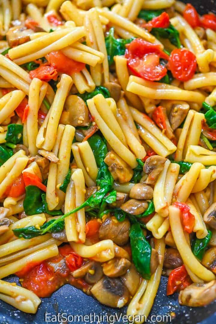 Tomato Mushroom Spinach Pasta - Eat Something Vegan