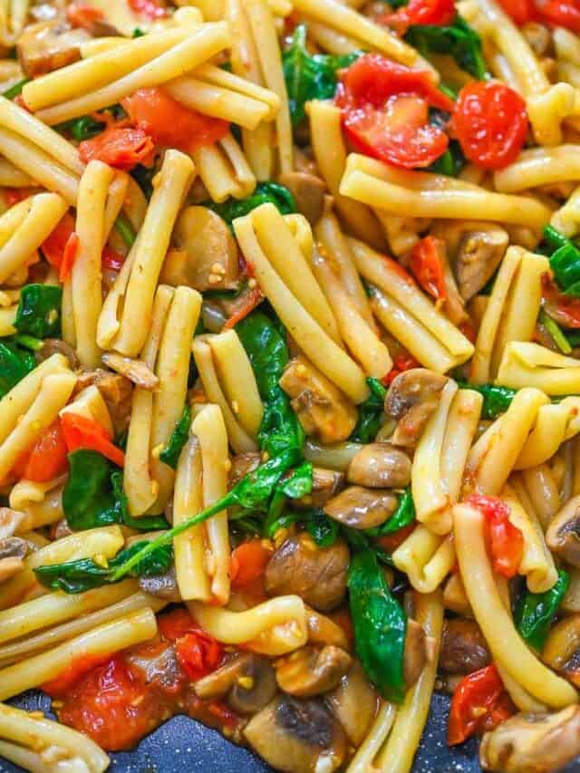 Mushroom Pasta with Spinach - Eat Something Vegan