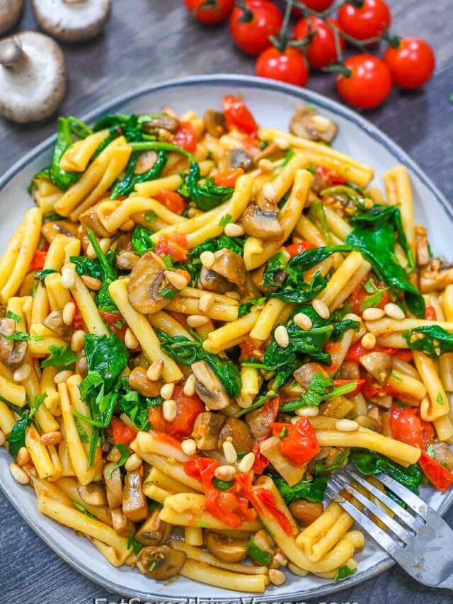 Tomato Mushroom Spinach Pasta - Eat Something Vegan