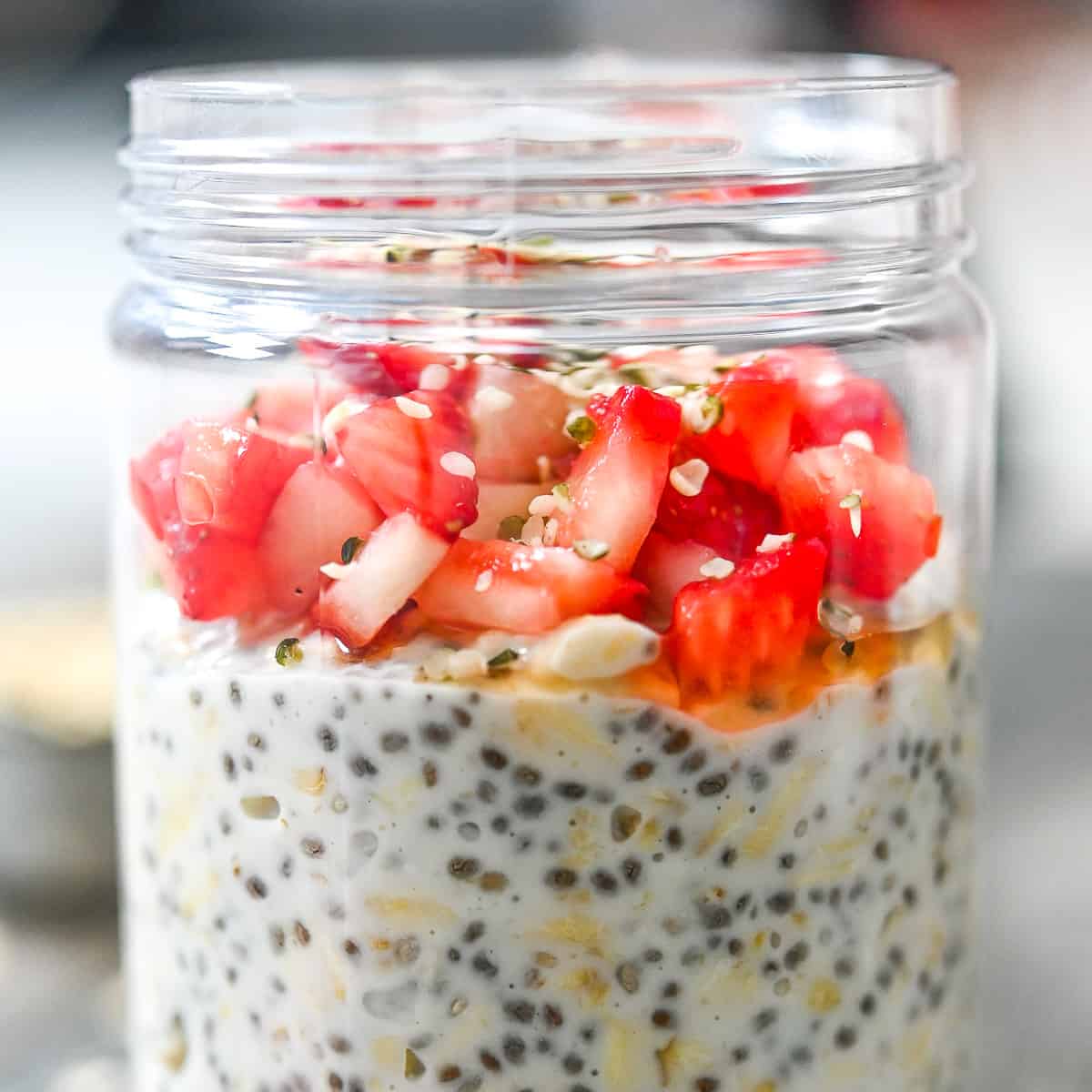 https://eatsomethingvegan.com/wp-content/uploads/2022/02/Overnight-Oats-sq-1.jpg