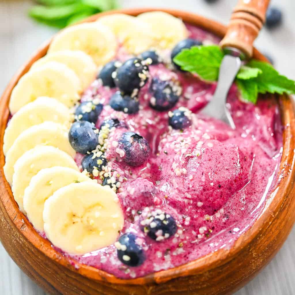 Very Berry Smoothie Bowl