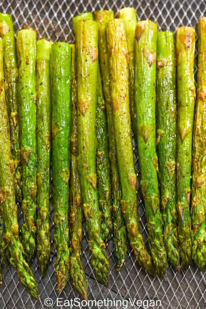 Air Fryer Asparagus on a metal wire