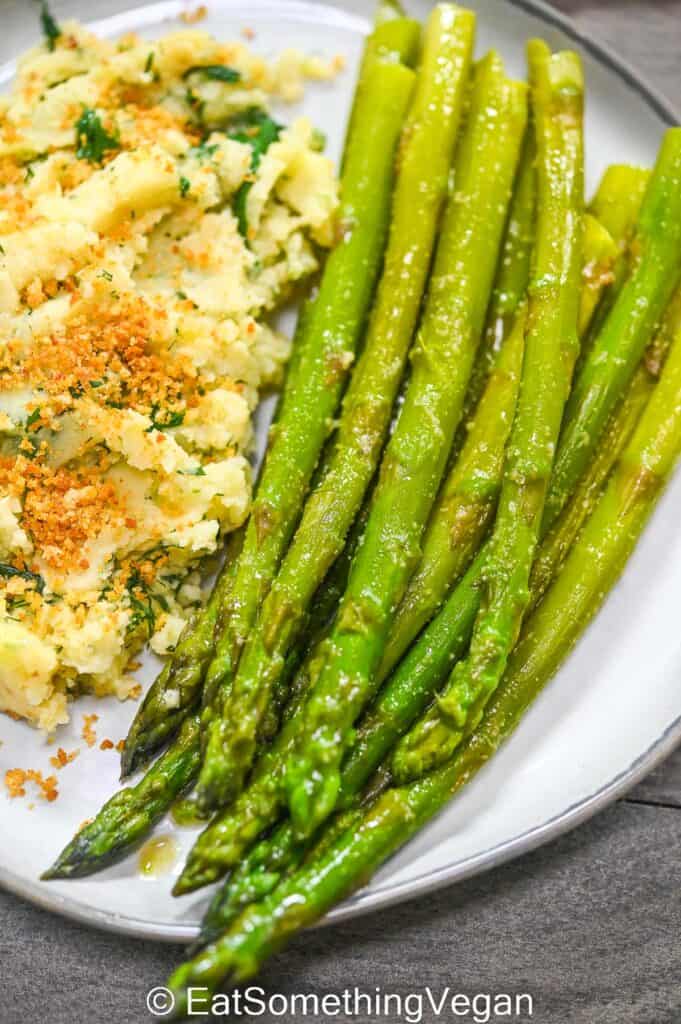 Steamed Asparagus served with mashed potatoes