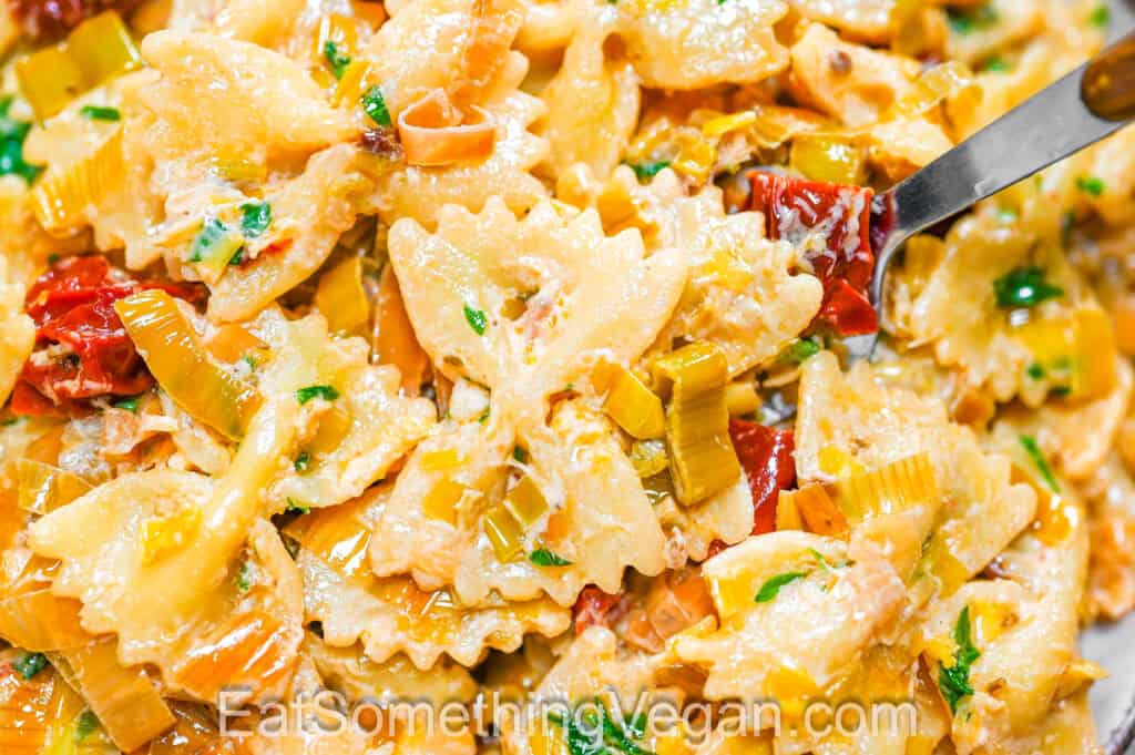 One Pan Roasted Leek Pasta close up with sun-dried tomatoes and leeks